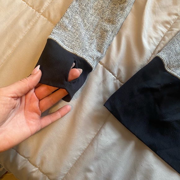 Lululemon jacket - Picture 5 of 5